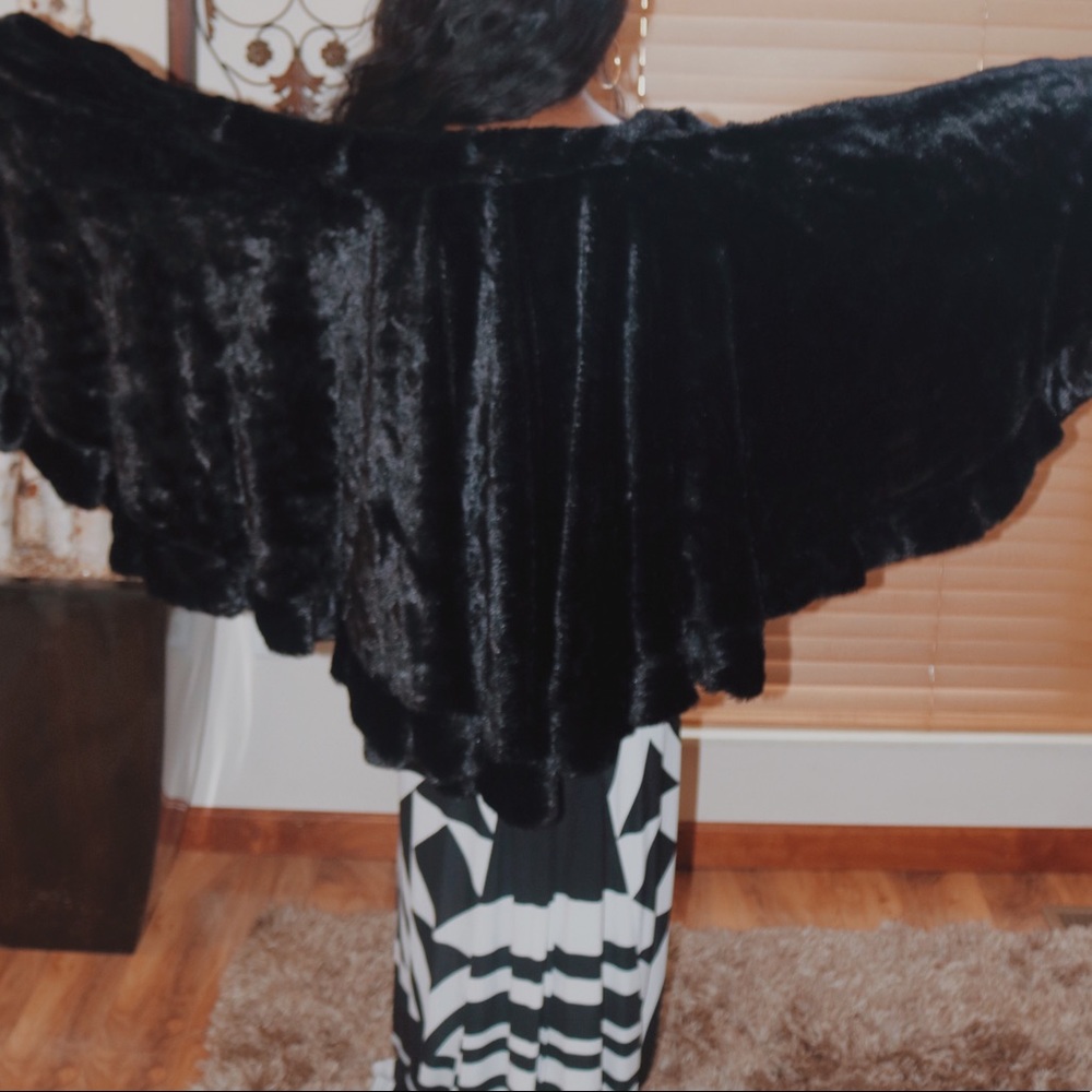 Poncho - Picture 3 of 8